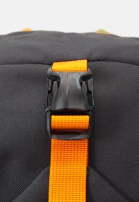 The North Face RECON UNISEX - Hátizsák - asphalt grey/cone orange