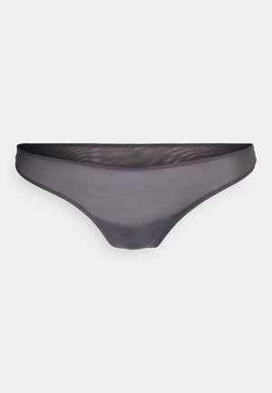 Harmaa läpinäkyvä bikinityylinen alushousu, jossa on sileä pinta, matala vyötärö ja ohut vyö. Ominaisuuksiin kuuluu minimaalinen peitto ja saumaton reuna.