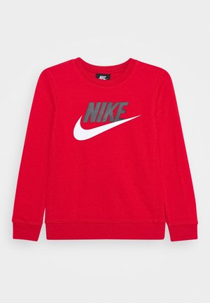 Czerwona bluza z bawełnianej mieszanki. Posiada okrągły dekolt, długie rękawy oraz duże szare logo "NIKE" z białym znakiem Swoosh na przodzie.