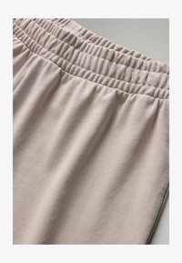Valittu, taupe pink cream