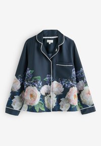 Top de pijama de satén azul marino con un estampado floral de grandes peonías y lilas, ribetes blancos, un bolsillo en el pecho y un cuello con muesca.