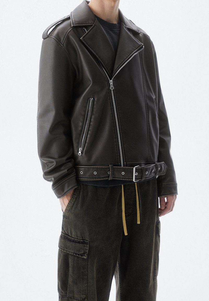 PULL&BEAR Veste en similicuir - black