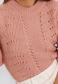 NA-KD Sweter