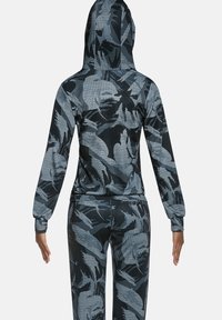 Bluza z kapturem w ciemnoszarym kolorze z wzorem liści, wykonana z teksturowanej tkaniny, z długimi rękawami i dopasowaną talią.