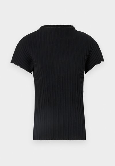 Svart ribbet kortermet topp med høy hals og bølgete kantdetalj, laget av et elastisk stoff for en tettsittende silhuett.