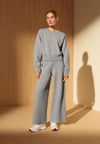 OYSHO STRAIGHT SIDE  - Donji dijelovi trenirke - grey