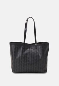 Sac cabas noir en matériau synthétique à motifs avec une texture lisse, doté de deux longues anses et d'une ouverture supérieure.