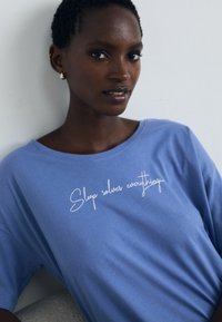 LASCANA VIVANCE DREAMS BY LASCANA COZY BIGSHIRT - Noćna košulja - blue