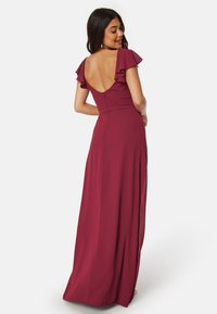 Bubbleroom BUTTERFLY SLEEVE DRAPED CHIFFON GOWN - Maxi-jurk - bordeaux
