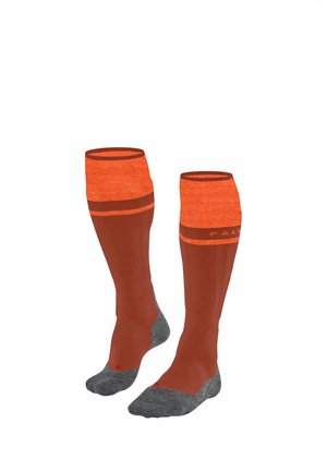 Par de calcetines hasta la rodilla en naranja y marrón con dedos y talones reforzados grises, mostrados sobre un fondo blanco.