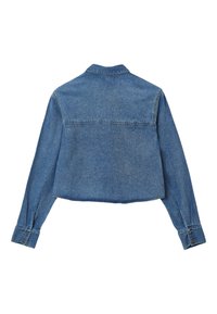 Giacca di jeans tagliata con maniche lunghe, colore azzurro chiaro, polsini con bottoni e cucitura a yoke sul retro. Realizzata in resistente tessuto di jeans.