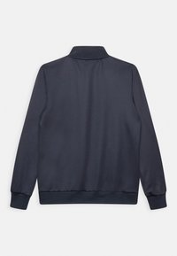 Felpa navy con colletto, maniche lunghe e polsini e orlo a coste. Texture liscia, design minimalista senza motivi o accenti visibili.