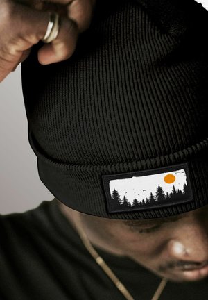 Neverless MIT PATCH WALD BÄUME NATUR - Beanie - schwarz