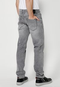 Koroshi STRETCH REGULAR FIT - Džinsi ar taisnām starām - gris