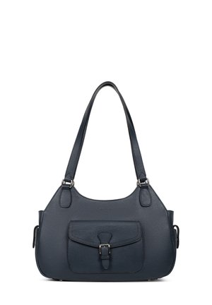 Borsa a tracolla in pelle di colore blu scuro, con una forma curva, una tracolla singola, tasca con pattina anteriore e dettagli in metallo argentato.