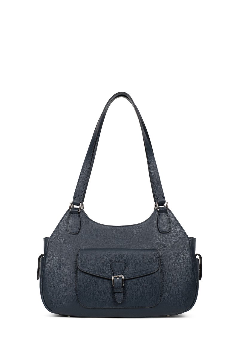 Borsa a tracolla in pelle di colore blu scuro, con una forma curva, una tracolla singola, tasca con pattina anteriore e dettagli in metallo argentato.