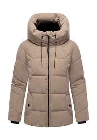 Veste matelassée beige avec col montant, fermeture éclair à l'avant et capuche à cordon. Comprend des poches latérales et un design matelassé.