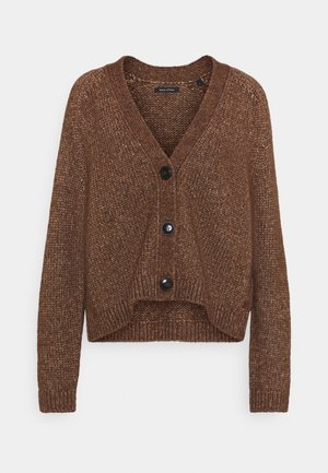 Brązowy dziergany kardigan z głębokim dekoltem w serek, czterema czarnymi guzikami i krótkim krojem. Wykonany z teksturowanej tkaniny, z prążkowanymi mankietami.