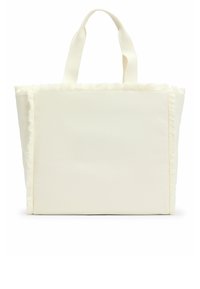 Borsa a mano color crema con un accento di frange in tessuto lungo il bordo superiore e i lati. Presenta un tessuto robusto e due manici superiori.