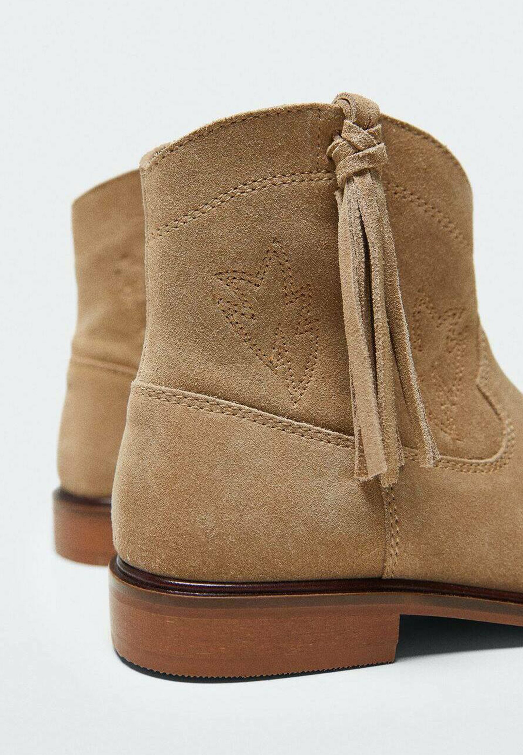 flat ankle boots beige