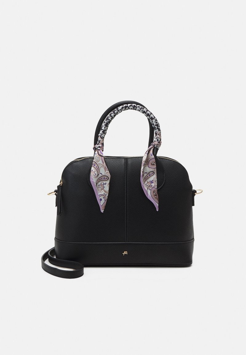 Sac à main noir texturé avec dessus arrondi, deux poignées entourées de foulards à motifs et une bandoulière amovible sur fond uni.