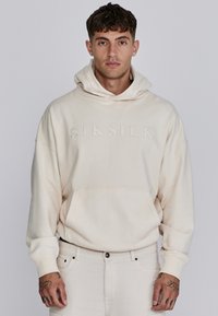 Crèmekleurige hoodie met een kangoeroezak en geborduurd "SIKSILK" logo op de borst. Gemaakt van zachte stof met een losvallend ontwerp.
