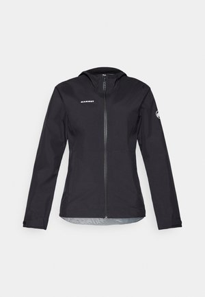 Veste noire imperméable avec une fermeture éclair complète, capuche ajustable et détail de logo sur la poitrine. Comprend des manches longues et une texture lisse.