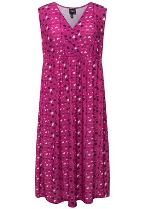 Lyserød ærmeløs kjole med V-hals, prydet med et prikmønster i sort, hvid og lilla, med en elastisk talje og en svajende silhuet.