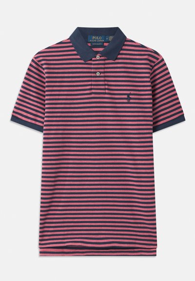 Polo majica v roza in mornarsko modrih črtah, z mornarsko modrim ovratnikom, tri gumbi na zapenjanju in majhnim logotipom na levem prsnem delu. Iz bombažnega materiala.