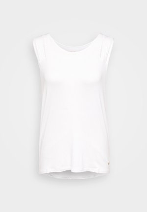 Bílý top bez rukávů vyrobený z měkkého materiálu s kulatým výstřihem a jemným švem na ramenech. Mírně zakřivený lem na spodním okraji.