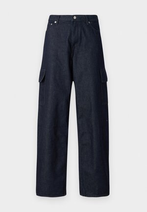 Dunkelblaue Cargo-Jeans mit weitem Bein, ausgestattet mit zwei Seitentaschen, einem Knopfverschluss und strapazierfähigem Stoff.