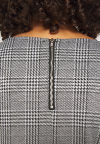 ONLY Tall Sukienka etui