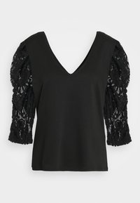 Mustassa lyhyessä hihassa ykkösessä on V-kaula-aukko, jossa on pitsiset puffihihat, joissa on yksityiskohtainen kukkakuosi ja sileä vartalon rakenne.