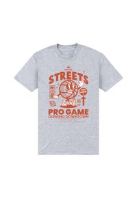 Šedé bavlněné tričko s oranžovým potiskem, který zobrazuje motiv basketbalu, textové prvky a kreslenou postavičku. Krátké rukávy a kulatý výstřih.