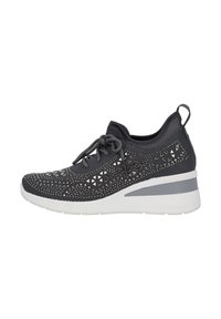 La scarpa sportiva di colore grigio scuro presenta una tomaia in maglia testurizzata con fori triangolari, punta rotonda, chiusura con lacci e una suola intermedia bianca con accenti grigi.