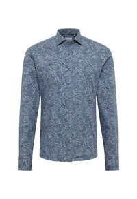 Camicia blu a maniche lunghe con bottoni, con motivo paisley e floreale bianco, colletto classico e polsini abbottonati, esposta su sfondo bianco.