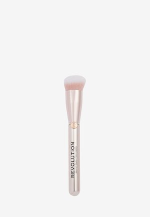 Makeup Revolution REVOLUTION CREATE ANGLED FOUNDATION BRUSH - Pennelli trucco - angled foundation r8