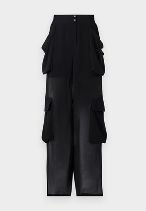 Crne široke hlače s visokim elastičnim strukom, prednjim zatvaranjem na dugme i više velikih bočnih džepova. Lagana, teksturirana tkanina.