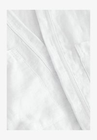 Ausgewählt, white