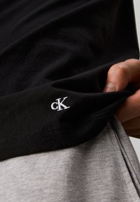 Thumbnail Image 6