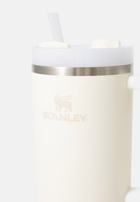 Stanley THE QUENCHER H2.O FLOWSTATE™ TUMBLER UNISEX - Drikkeflaske - cream tonal