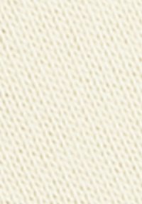 Off-white texturerat tyg med en stickad mönstring, som har en fin väv och subtila nyansvarianter för ökad djup.