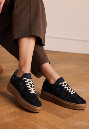 Manfield, Sneakers basse - blau