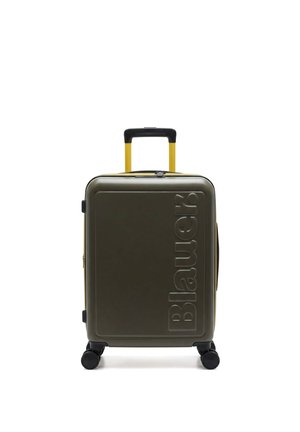 Maleta compacta de carcasa rígida con frontal verde oliva, asa telescópica amarilla, cuatro ruedas giratorias negras y la palabra "Blauer" en relieve en el panel frontal.