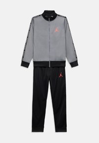 Δεν επιλέχθηκε, black/smoke grey