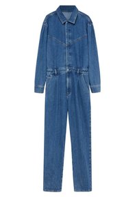 Combinaison en denim bleu moyen avec col, manches longues et taille ceinturée. Dispose de deux poches avant et de coutures contrastées.