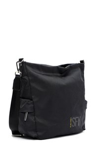 Borsa a spalla in tessuto nero con design a rete, tracolla regolabile, tasca laterale e logo giallo del brand. Materiale resistente con una forma strutturata.