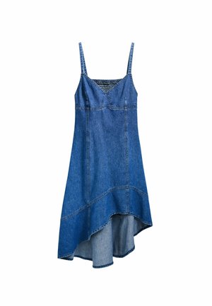 Robe sans manches en denim bleu avec bretelles spaghetti et ourlet asymétrique, avec des détails de panneaux cousus.