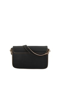 Borsa a tracolla in pelle nera con chiusura a pattina, accessori in tono oro e finiture a contrasto. Dotata di una lunga tracolla regolabile.