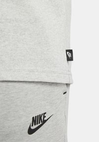 TEE - Lihtne T-särk - dark grey heather